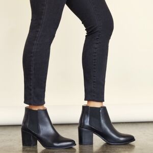 Nisolo Heeled Chelsea Boot